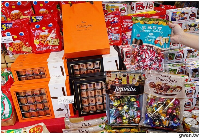 台中聖誕零食這裡買!這間生意超好,消費滿額再抽一年免費零食