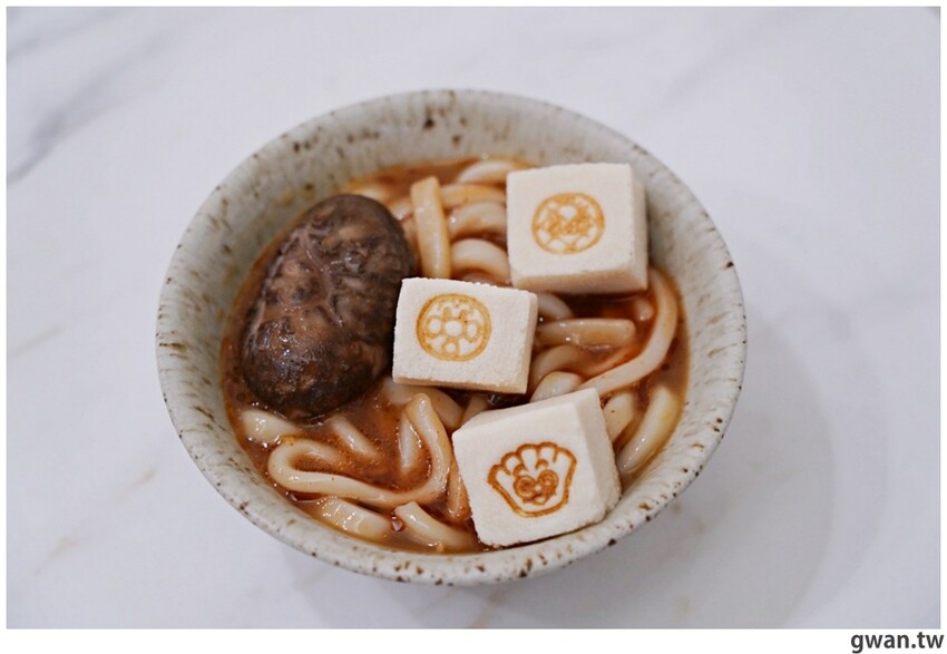 台中聖誕零食這裡買!這間生意超好,消費滿額再抽一年免費零食