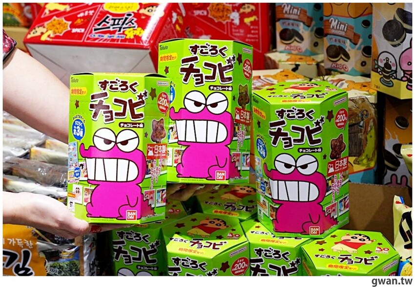 台中聖誕零食這裡買!這間生意超好,消費滿額再抽一年免費零食