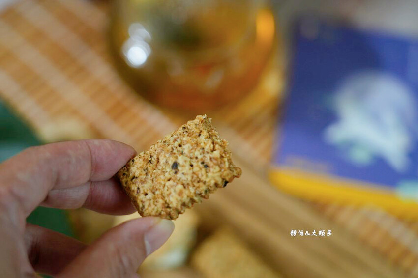 2024中秋禮盒,老楊方塊酥「秋暮追月」中秋禮盒,內含全新口 2024中秋禮盒,老楊方塊酥「秋暮追月」中秋禮盒,內含全新口