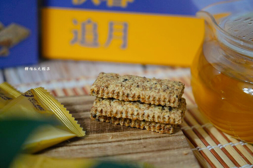 2024中秋禮盒,老楊方塊酥「秋暮追月」中秋禮盒,內含全新口 2024中秋禮盒,老楊方塊酥「秋暮追月」中秋禮盒,內含全新口