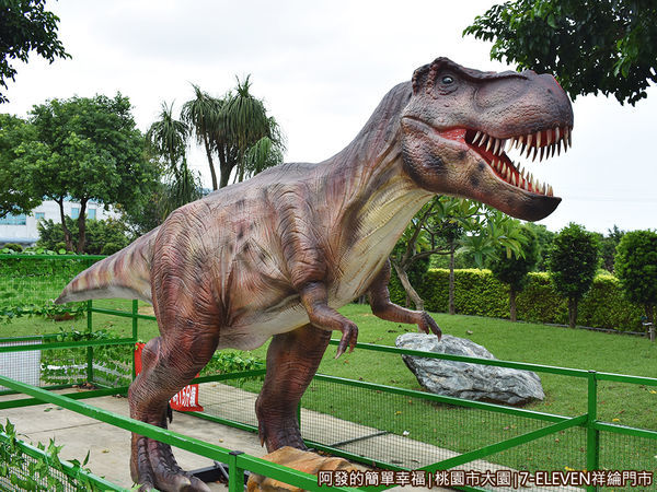 7ELEVEN祥綸門市14-恐龍外觀.JPG