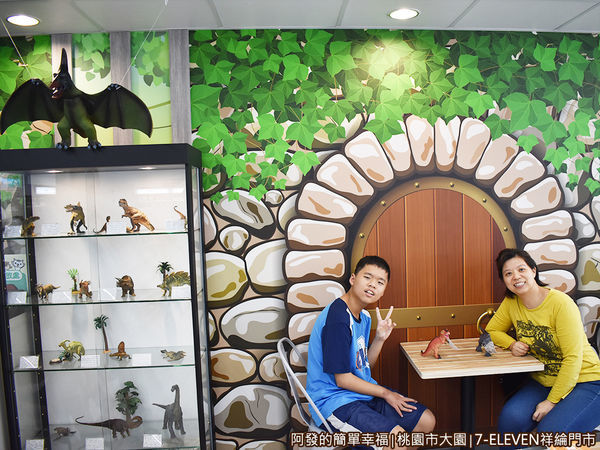 7ELEVEN祥綸門市07-原始人洞穴家門彩繪.JPG