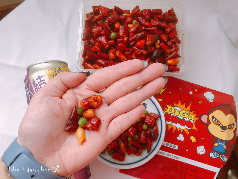 DoGa,DoGa香酥脆椒,伴手禮,台南伴手禮,台南美食,台南零食,團購,團購美食,宅配美食,宅配零食,柚子皮,蒜頭,蜜漬香柚,辣椒,零食,香酥脆椒,香酥蒜粒 @跟著Julie一起走吧