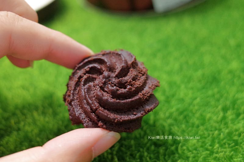 台中逢甲必買伴手禮推薦紅髮斑斑蝴蝶酥、短腿阿鹿曲奇餅，必吃小吃推薦日船章魚小丸子、明倫蛋餅、永勝炒泡麵、蝦帕，逢甲美食大集合 - Kiwi 樂活食旅