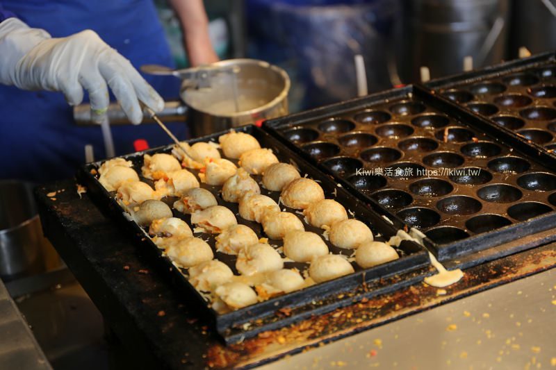 台中逢甲必買伴手禮推薦紅髮斑斑蝴蝶酥、短腿阿鹿曲奇餅，必吃小吃推薦日船章魚小丸子、明倫蛋餅、永勝炒泡麵、蝦帕，逢甲美食大集合 - Kiwi 樂活食旅