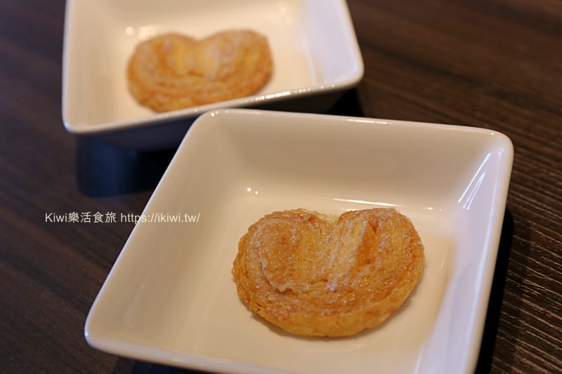 台中逢甲必買伴手禮推薦紅髮斑斑蝴蝶酥、短腿阿鹿曲奇餅，必吃小吃推薦日船章魚小丸子、明倫蛋餅、永勝炒泡麵、蝦帕，逢甲美食大集合 - Kiwi 樂活食旅