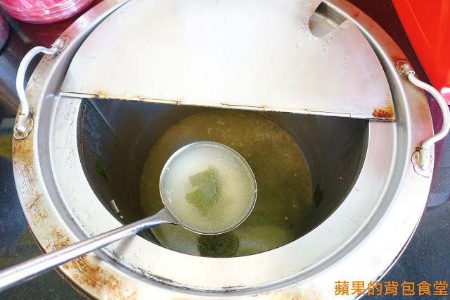 [食記] 新竹東區 - 天饗便當 健康紫米便當 蔥油雞香噴噴蔥味肉汁 炸雞腿好大一隻 外皮酥脆胡椒更提味 新竹美食