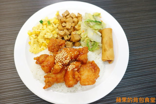 [食記] 新竹東區 - 天饗便當 健康紫米便當 蔥油雞香噴噴蔥味肉汁 炸雞腿好大一隻 外皮酥脆胡椒更提味 新竹美食