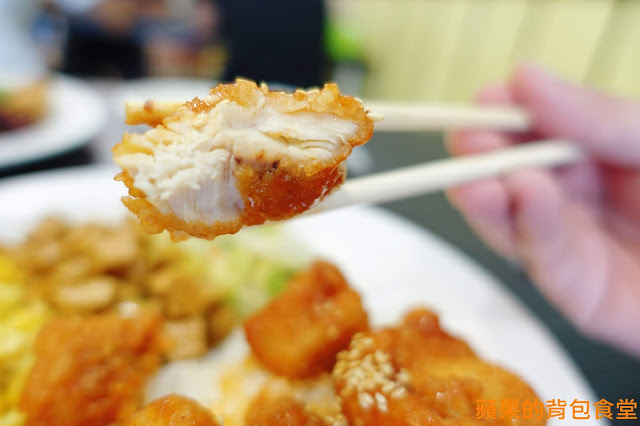 [食記] 新竹東區 - 天饗便當 健康紫米便當 蔥油雞香噴噴蔥味肉汁 炸雞腿好大一隻 外皮酥脆胡椒更提味 新竹美食