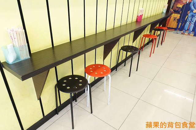 [食記] 新竹東區 - 天饗便當 健康紫米便當 蔥油雞香噴噴蔥味肉汁 炸雞腿好大一隻 外皮酥脆胡椒更提味 新竹美食