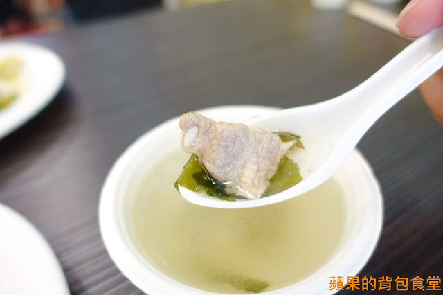 [食記] 新竹東區 - 天饗便當 健康紫米便當 蔥油雞香噴噴蔥味肉汁 炸雞腿好大一隻 外皮酥脆胡椒更提味 新竹美食