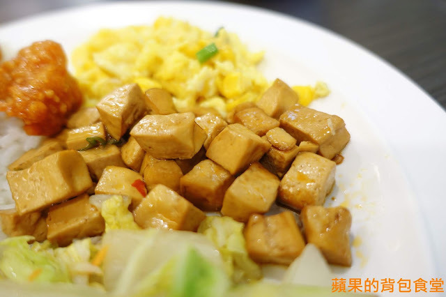 [食記] 新竹東區 - 天饗便當 健康紫米便當 蔥油雞香噴噴蔥味肉汁 炸雞腿好大一隻 外皮酥脆胡椒更提味 新竹美食