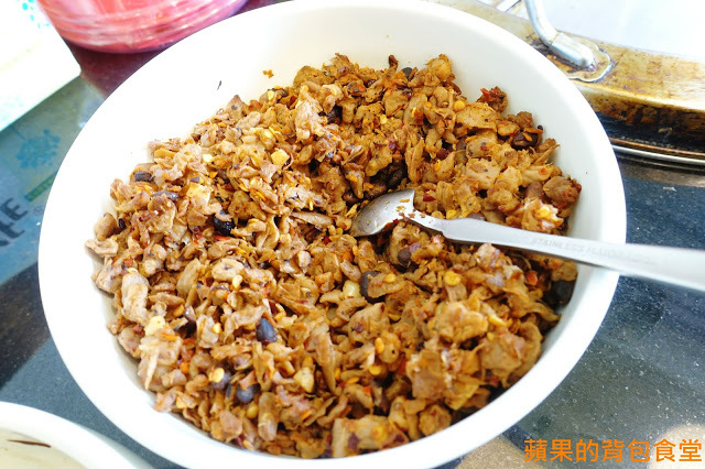 [食記] 新竹東區 - 天饗便當 健康紫米便當 蔥油雞香噴噴蔥味肉汁 炸雞腿好大一隻 外皮酥脆胡椒更提味 新竹美食