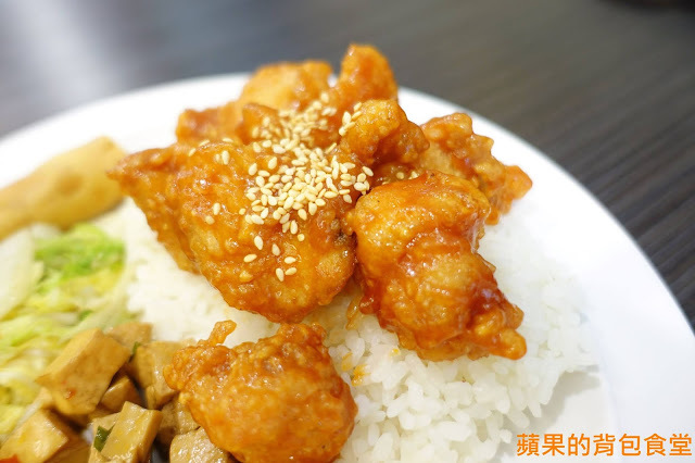 [食記] 新竹東區 - 天饗便當 健康紫米便當 蔥油雞香噴噴蔥味肉汁 炸雞腿好大一隻 外皮酥脆胡椒更提味 新竹美食