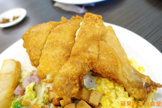 [食記] 新竹東區 - 天饗便當 健康紫米便當 蔥油雞香噴噴蔥味肉汁 炸雞腿好大一隻 外皮酥脆胡椒更提味 新竹美食