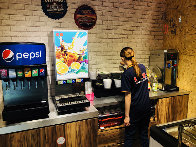 【厚呷米呀│新北板橋】 拾天日式吃到飽涮涮鍋 手炒川香麻辣湯底/板橋十年老店久天系列品牌/平日晚餐、假日全天459+10%/人超划算/9種湯底可選突破一般涮涮鍋限制/深夜美食熱門店家營業至凌晨2點