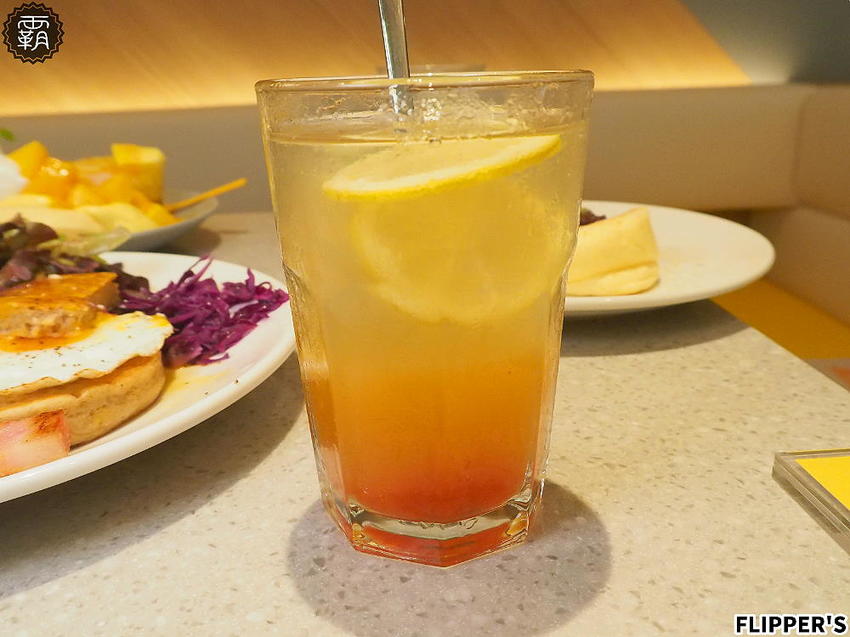 FLIPPER’S奇蹟的舒芙蕾鬆餅台中首店開幕！蓬鬆軟綿的鬆餅，加上濃郁蛋香，芒果限定口味香甜滋味讓人無法擋！