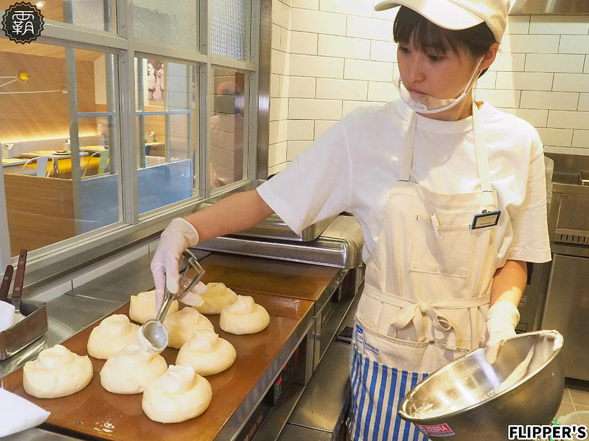 FLIPPER’S奇蹟的舒芙蕾鬆餅台中首店開幕！蓬鬆軟綿的鬆餅，加上濃郁蛋香，芒果限定口味香甜滋味讓人無法擋！