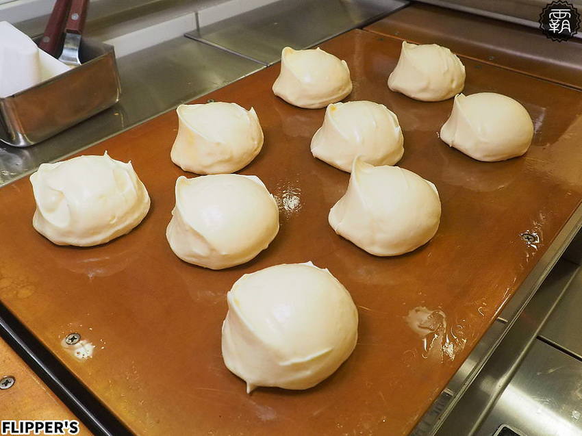 FLIPPER’S奇蹟的舒芙蕾鬆餅台中首店開幕！蓬鬆軟綿的鬆餅，加上濃郁蛋香，芒果限定口味香甜滋味讓人無法擋！