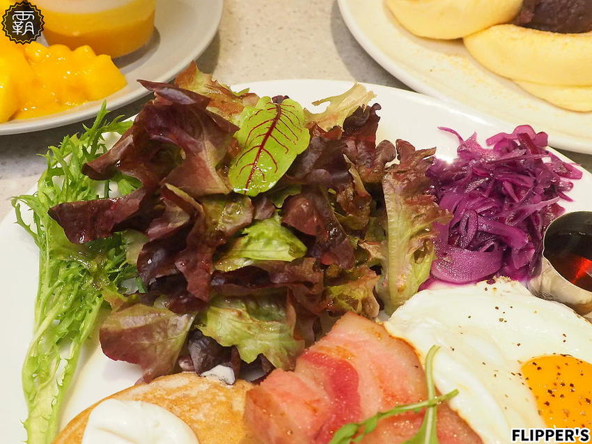 FLIPPER’S奇蹟的舒芙蕾鬆餅台中首店開幕！蓬鬆軟綿的鬆餅，加上濃郁蛋香，芒果限定口味香甜滋味讓人無法擋！