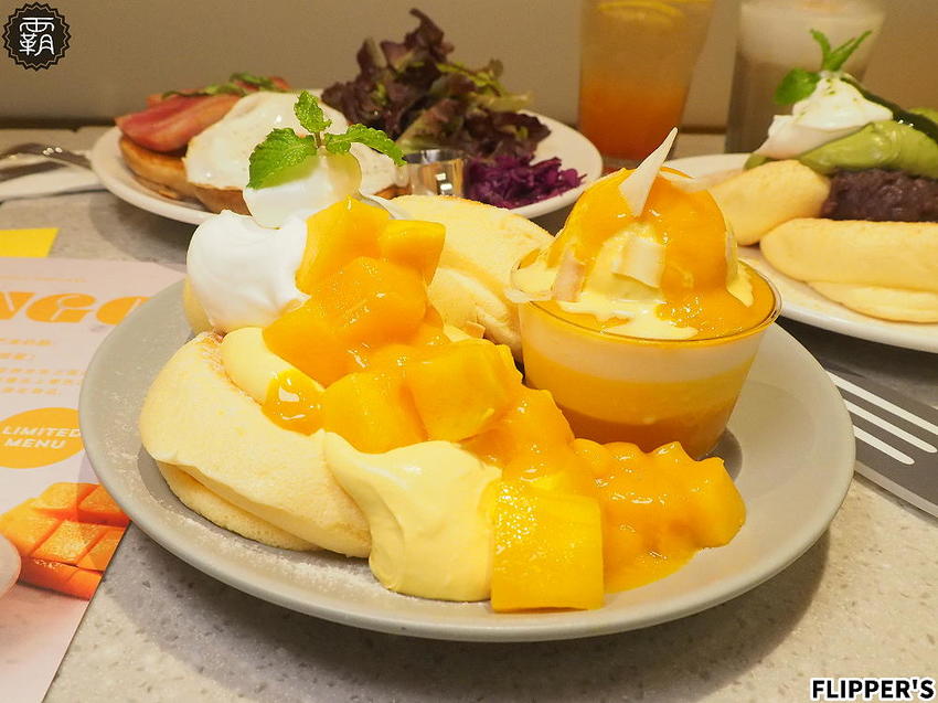 FLIPPER’S奇蹟的舒芙蕾鬆餅台中首店開幕！蓬鬆軟綿的鬆餅，加上濃郁蛋香，芒果限定口味香甜滋味讓人無法擋！