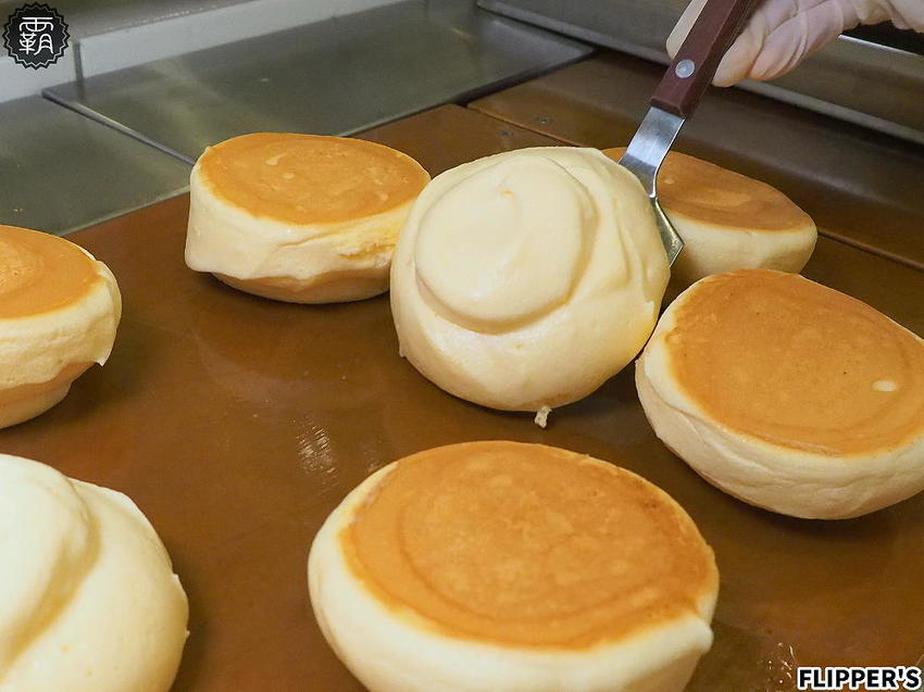 FLIPPER’S奇蹟的舒芙蕾鬆餅台中首店開幕！蓬鬆軟綿的鬆餅，加上濃郁蛋香，芒果限定口味香甜滋味讓人無法擋！