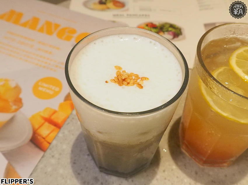 FLIPPER’S奇蹟的舒芙蕾鬆餅台中首店開幕！蓬鬆軟綿的鬆餅，加上濃郁蛋香，芒果限定口味香甜滋味讓人無法擋！