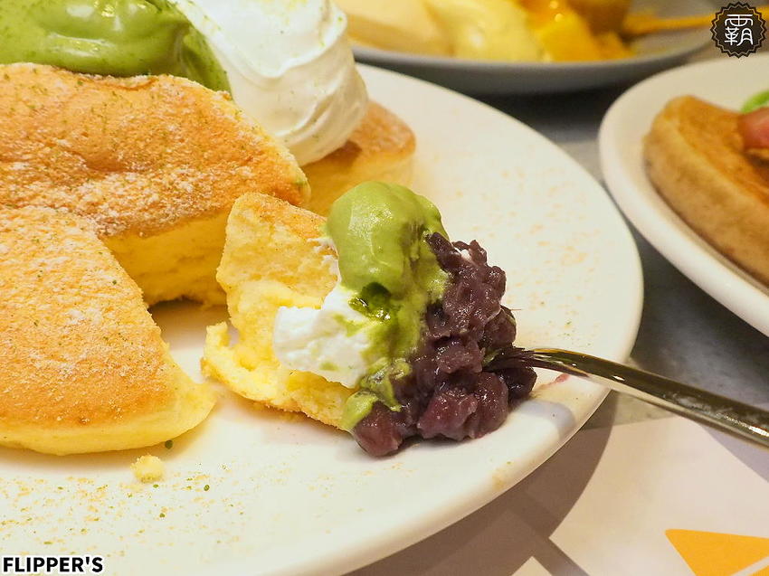 FLIPPER’S奇蹟的舒芙蕾鬆餅台中首店開幕！蓬鬆軟綿的鬆餅，加上濃郁蛋香，芒果限定口味香甜滋味讓人無法擋！