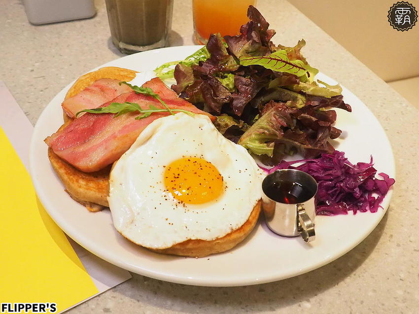 FLIPPER’S奇蹟的舒芙蕾鬆餅台中首店開幕！蓬鬆軟綿的鬆餅，加上濃郁蛋香，芒果限定口味香甜滋味讓人無法擋！