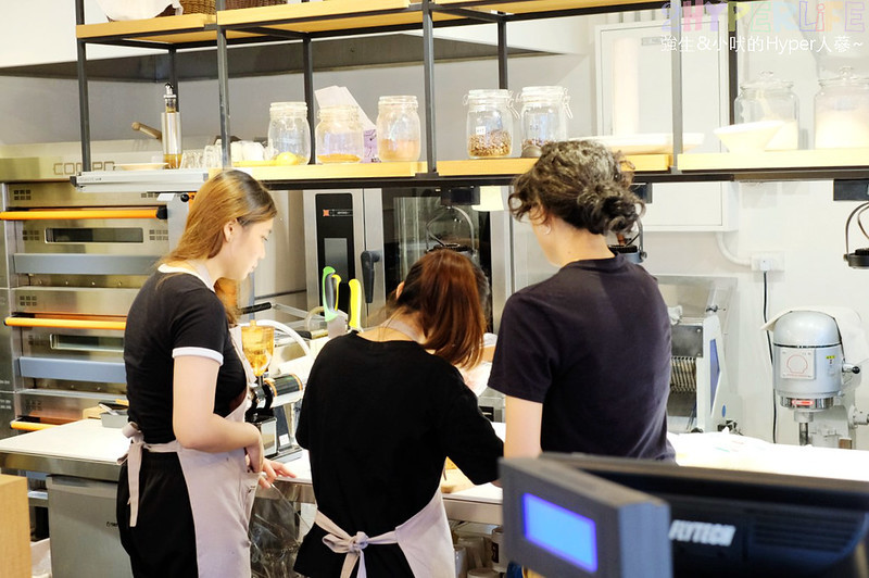 BOSKE Bakery,BOSKE Bakery Cafe,BOSKE Bakery Cafe咖啡麵包坊,台中下午茶,台中健身餐,台中北屯下午茶,台中北屯咖啡,台中咖啡,台中生酮餐,台中美食,台中輕食,台中麵包,無麩質 台中,酸種麵包,酸種麵包 台中 @強生與小吠的Hyper人蔘~