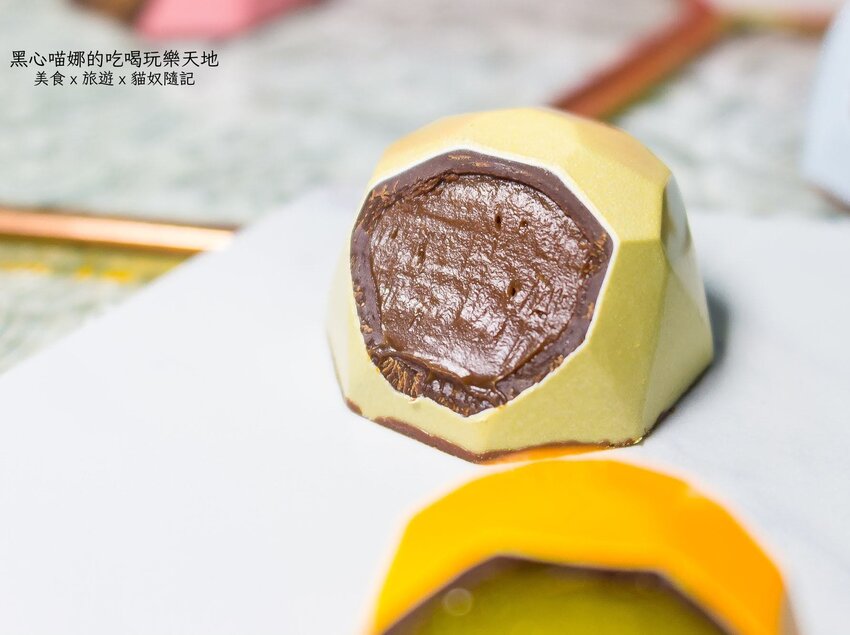 Cona′s妮娜巧克力 2022母親節限量絕美心鑽微醺酒香巧克力禮盒,寵愛媽咪無極限!薄片夾心巧克力、特色乾果系列也好驚喜!