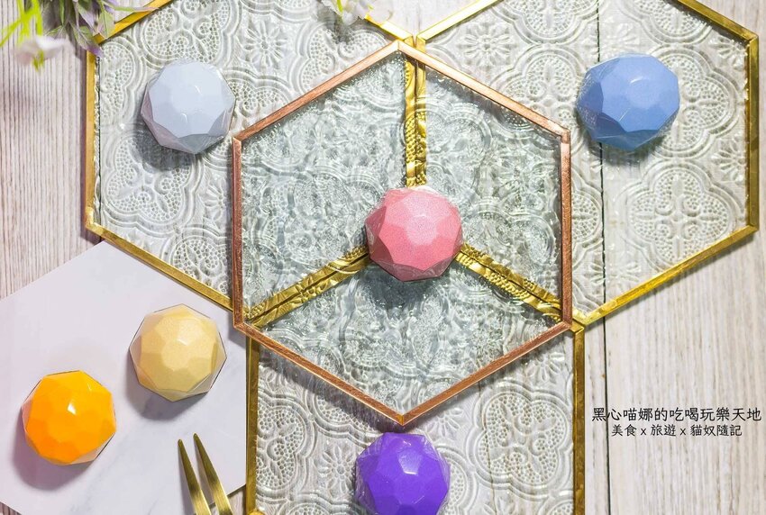 Cona′s妮娜巧克力 2022母親節限量絕美心鑽微醺酒香巧克力禮盒,寵愛媽咪無極限!薄片夾心巧克力、特色乾果系列也好驚喜!