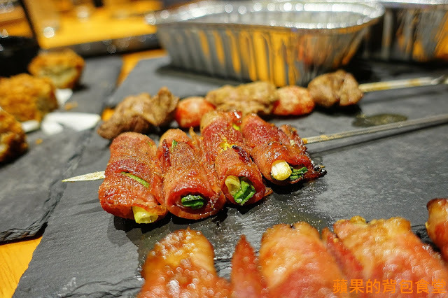 [食記] 高雄楠梓-布利多Bullydog 浮誇IG打卡毛筆串燒 廣島炸牡蠣外脆內軟 培根青蔥香甜清爽 高雄美食