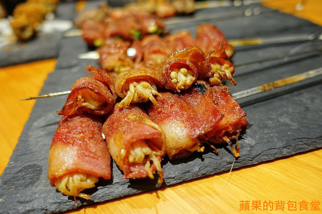 [食記] 高雄楠梓-布利多Bullydog 浮誇IG打卡毛筆串燒 廣島炸牡蠣外脆內軟 培根青蔥香甜清爽 高雄美食