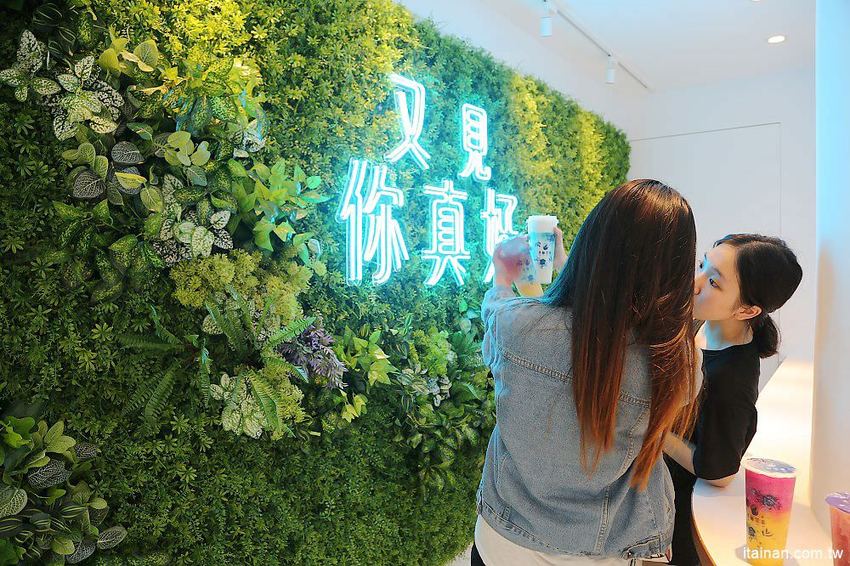 青釉茶事~網美必追!!一中街最美青花瓷中國風飲料店！青釉茶加奶蓋變身的蒂芬妮藍冰沙你喝過了嗎?? - 台南好Food遊