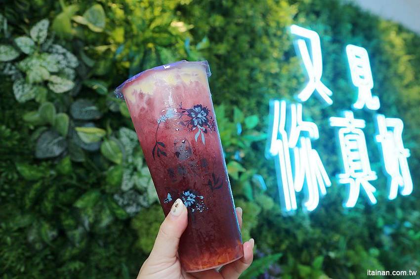 青釉茶事~網美必追!!一中街最美青花瓷中國風飲料店！青釉茶加奶蓋變身的蒂芬妮藍冰沙你喝過了嗎?? - 台南好Food遊