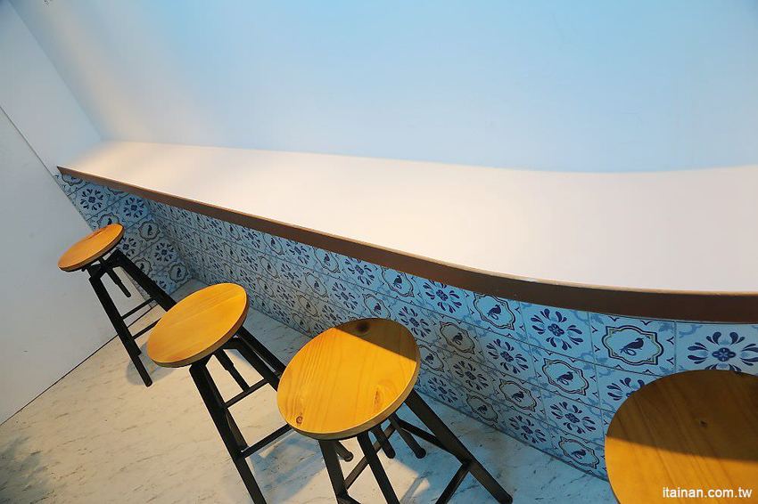 青釉茶事~網美必追!!一中街最美青花瓷中國風飲料店！青釉茶加奶蓋變身的蒂芬妮藍冰沙你喝過了嗎?? - 台南好Food遊