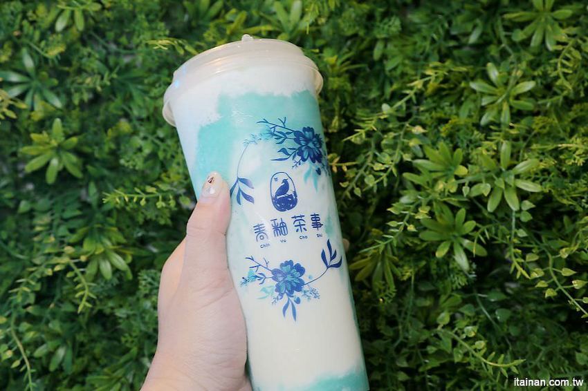 青釉茶事~網美必追!!一中街最美青花瓷中國風飲料店！青釉茶加奶蓋變身的蒂芬妮藍冰沙你喝過了嗎?? - 台南好Food遊