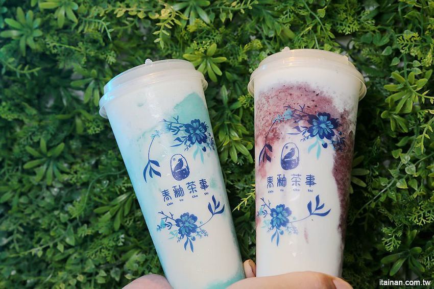 青釉茶事~網美必追!!一中街最美青花瓷中國風飲料店！青釉茶加奶蓋變身的蒂芬妮藍冰沙你喝過了嗎?? - 台南好Food遊