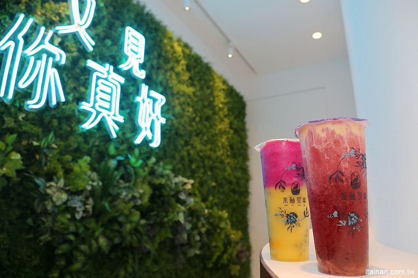 青釉茶事~網美必追!!一中街最美青花瓷中國風飲料店！青釉茶加奶蓋變身的蒂芬妮藍冰沙你喝過了嗎?? - 台南好Food遊