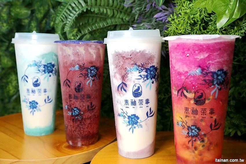 青釉茶事~網美必追!!一中街最美青花瓷中國風飲料店！青釉茶加奶蓋變身的蒂芬妮藍冰沙你喝過了嗎?? - 台南好Food遊