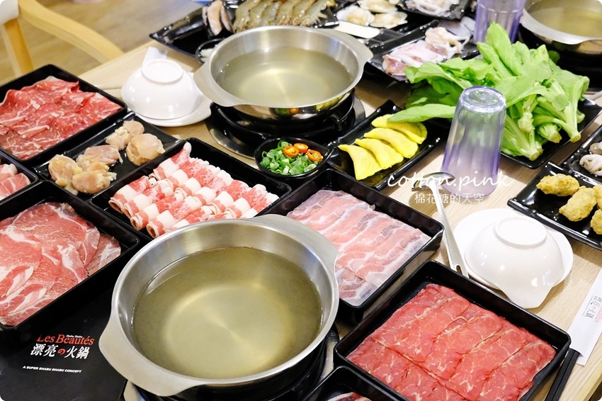 台中火鍋吃到飽這家超彭湃！漂亮火鍋超過七十種食材任你吃～海鮮就超過20種！