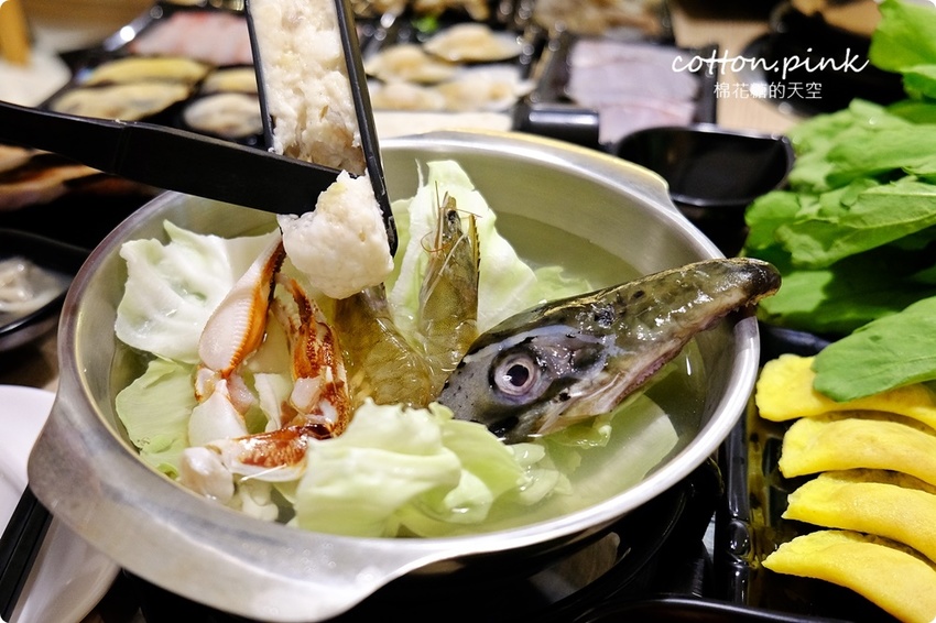 台中火鍋吃到飽這家超彭湃！漂亮火鍋超過七十種食材任你吃～海鮮就超過20種！