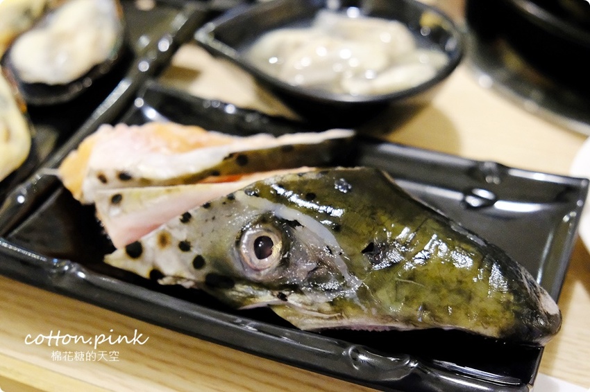 台中火鍋吃到飽這家超彭湃！漂亮火鍋超過七十種食材任你吃～海鮮就超過20種！