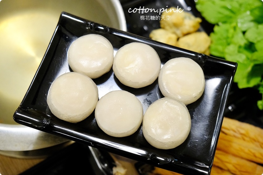 台中火鍋吃到飽這家超彭湃！漂亮火鍋超過七十種食材任你吃～海鮮就超過20種！