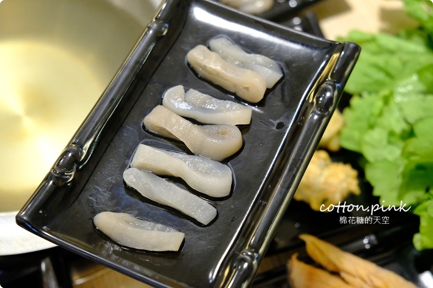 台中火鍋吃到飽這家超彭湃！漂亮火鍋超過七十種食材任你吃～海鮮就超過20種！