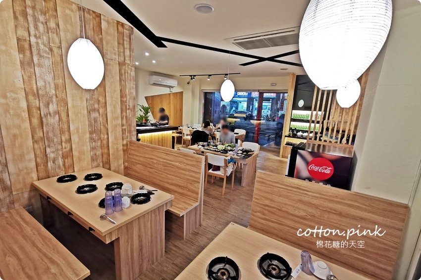 台中火鍋吃到飽這家超彭湃！漂亮火鍋超過七十種食材任你吃～海鮮就超過20種！