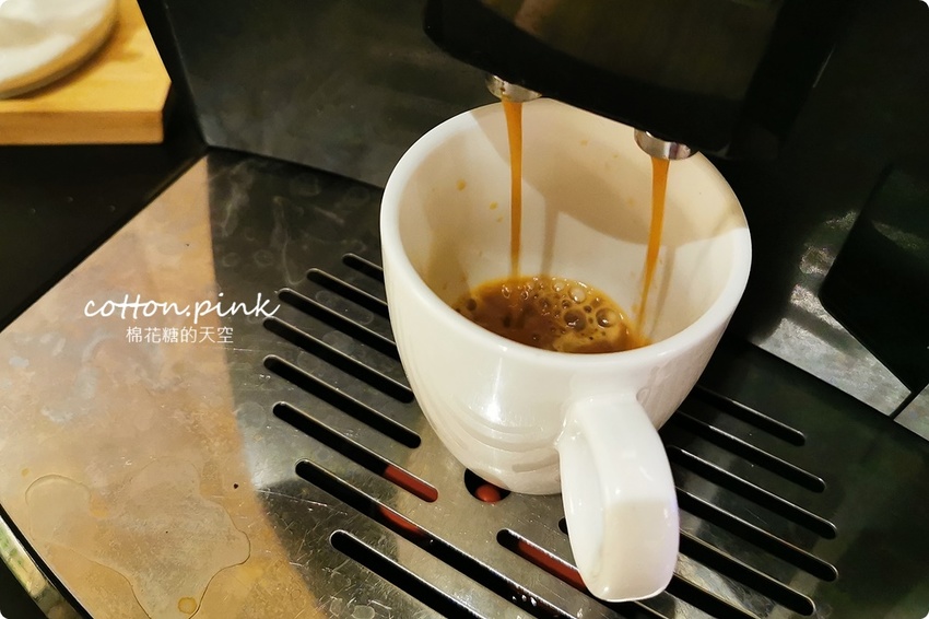 台中火鍋吃到飽這家超彭湃！漂亮火鍋超過七十種食材任你吃～海鮮就超過20種！