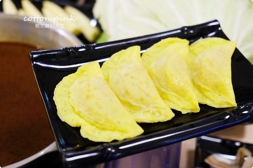 台中火鍋吃到飽這家超彭湃！漂亮火鍋超過七十種食材任你吃～海鮮就超過20種！